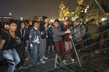 Miles de mexicanos protestan por los 43 desaparecidos