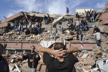 Muertos y heridos tras potente terremoto en Turquía