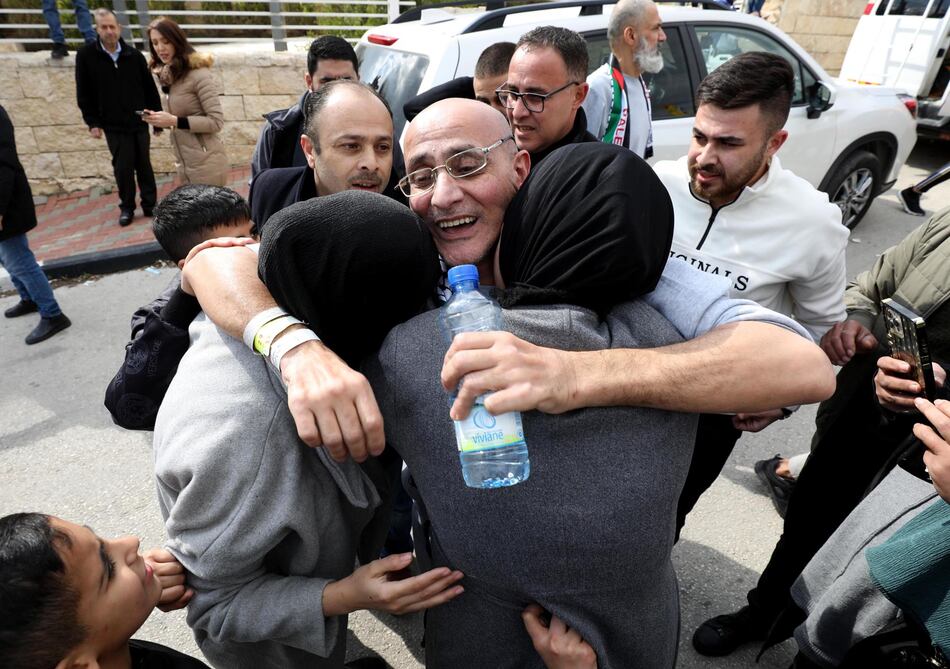 143 detenidos y presos palestinos son liberados en Jan Yunis, Gaza