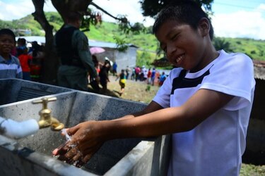 Prohíben vender detergentes, desinfectantes y jabones con el químico nonilfenol