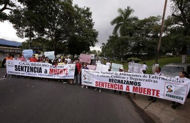 Pacientes con enfermedades críticas piden acelerar compra de medicamentos