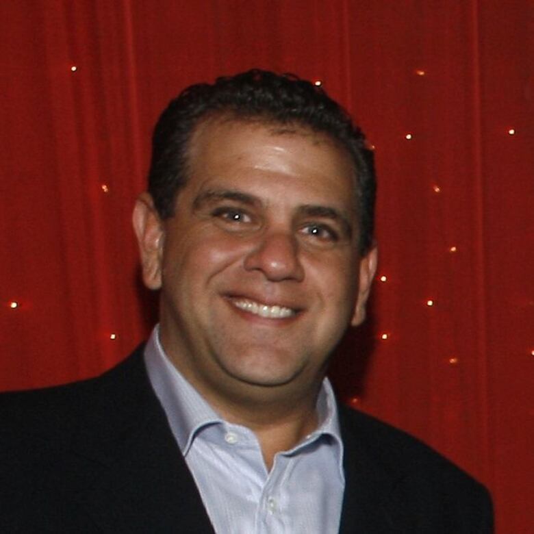 Gabriel Btesh y Ricardo Calvo autorizan sacar a sus hijos del país hasta el 2017