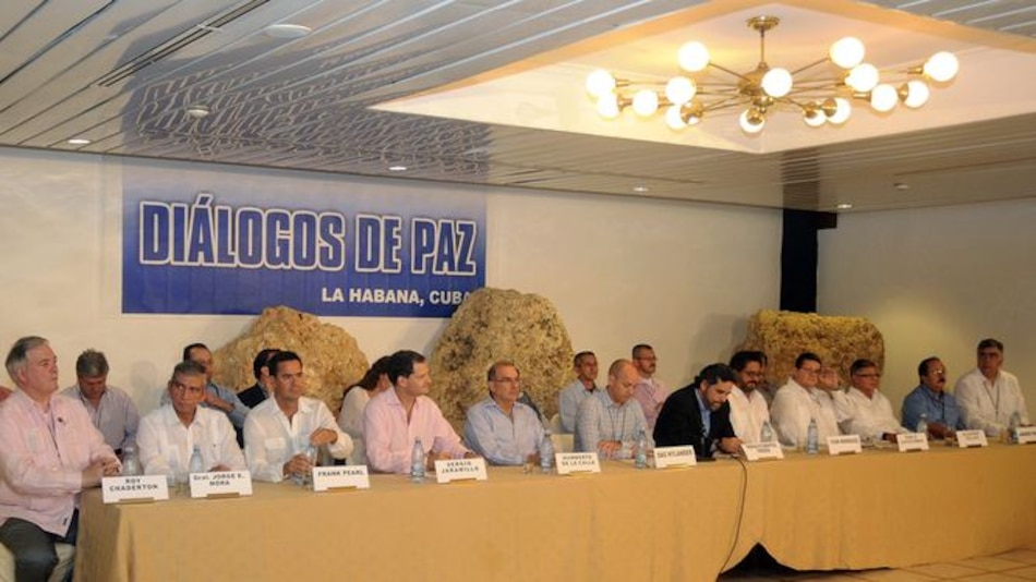 Diálogos de paz para Colombia: Tres años de rutinas y sobresaltos