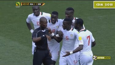 Video: FIFA suspende de por vida a un árbitro por pitar un penal inexistente