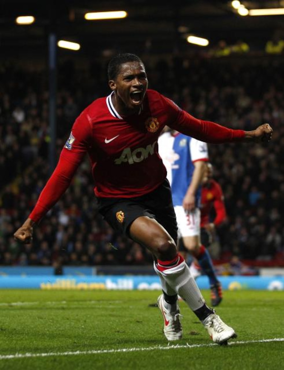 El ecuatoriano Valencia abre el triunfo del Manchester United en Blackburn