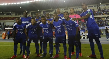 Árabe Unido sigue reinando