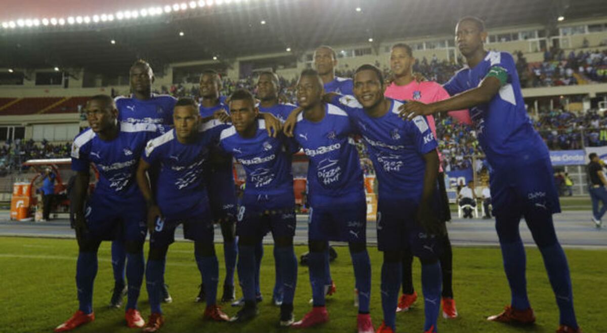 Árabe Unido sigue reinando