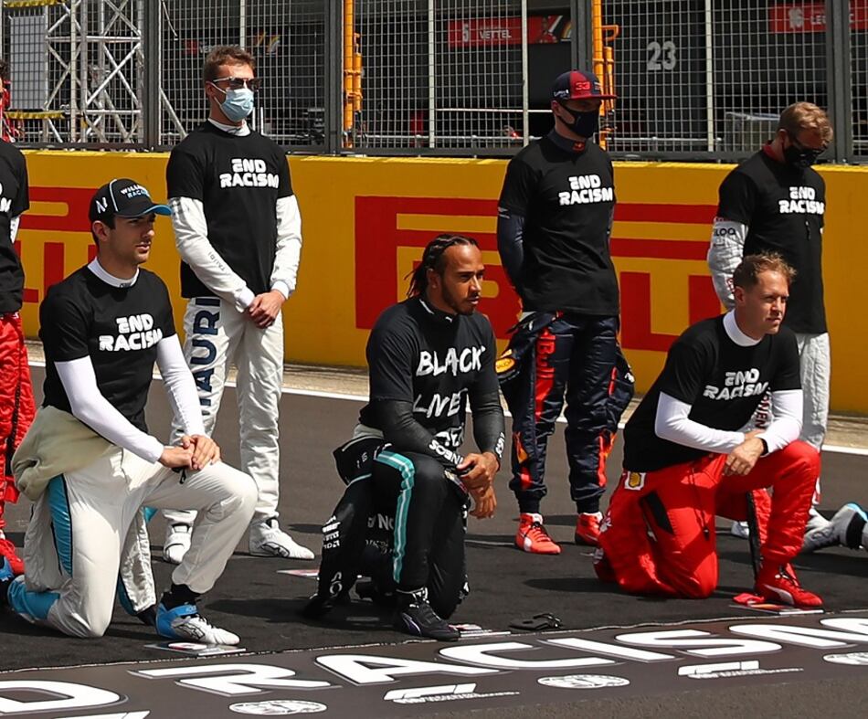 Pilotos de la Fórmula 1 piden el fin al racismo con emotivo gesto