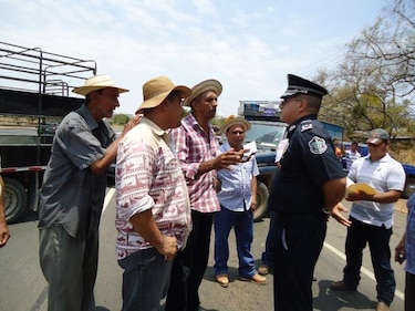 Productores de maíz protestan en la Honda de Los Santos