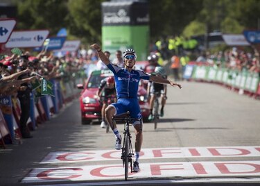 Alaphilippe gana la octava etapa de la Vuelta, Froome refuerza liderato
