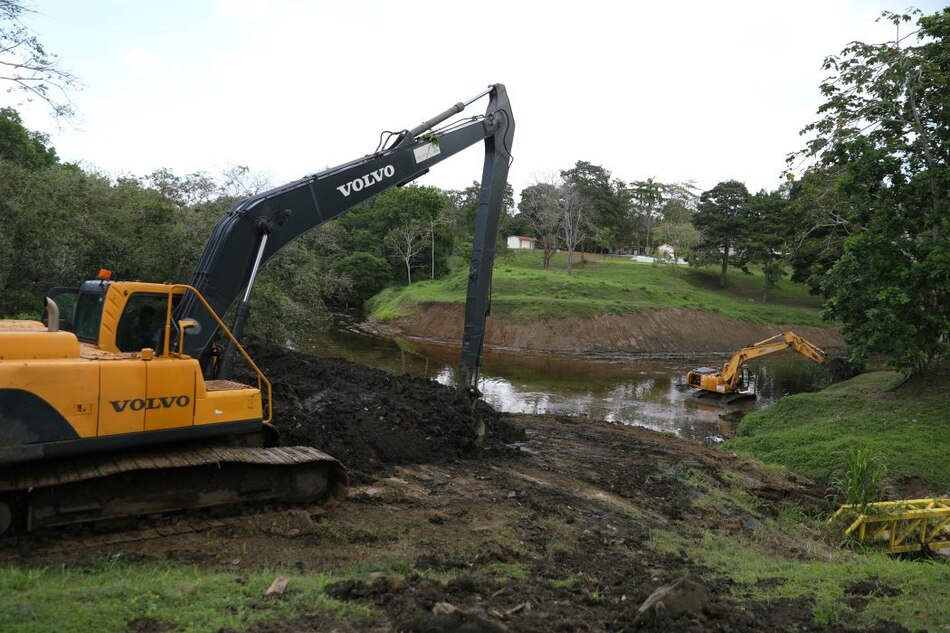 15,000 mil metros cúbicos de sedimentación y basura se extrae del río Cárdenas en Clayton