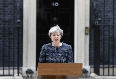 Theresa May afronta primera cita electoral en plena tensión con Bruselas