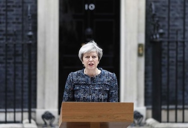 Theresa May afronta primera cita electoral en plena tensión con Bruselas