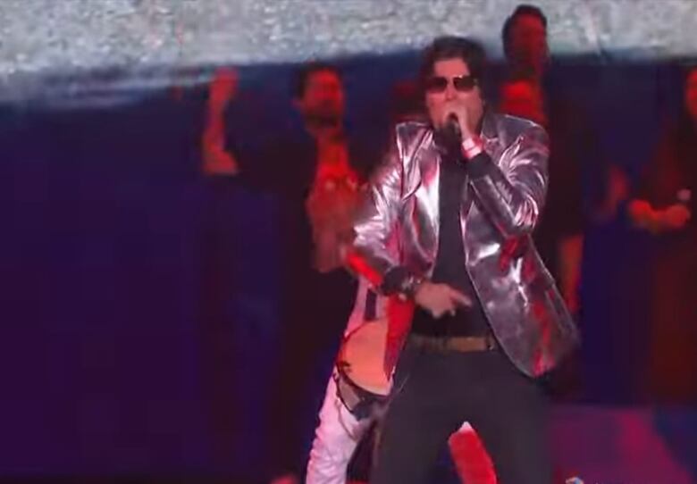 ‘De Chitré para el mundo’, exclamó Emilio Regueira tras presentarse en el ‘show’ inaugural de la IX Cumbre de las Américas