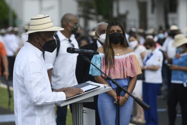 Siembran 300 banderas en la Ciudad del Saber en honor a la patria