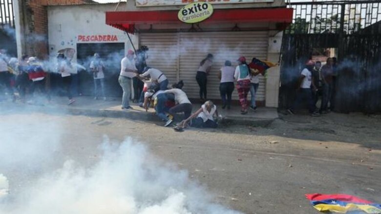 'Ayuda humanitaria va camino a Venezuela', afirma Juan Guaidó