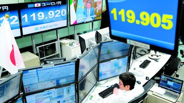 Caída del yen presiona a Japón