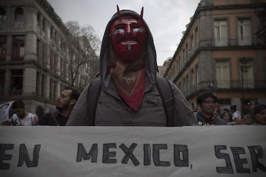 Gobernador Guerrero: Restos en fosas no son de estudiantes desaparecidos