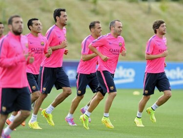 Barcelona se instala en Inglaterra y entrena con 25 jugadores