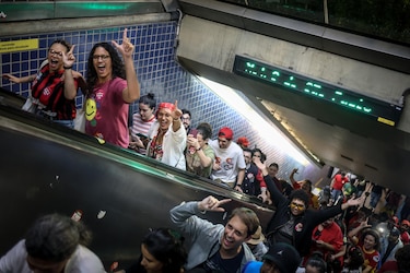 Miles de manifestantes llenan de euforia las ciudades brasileñas