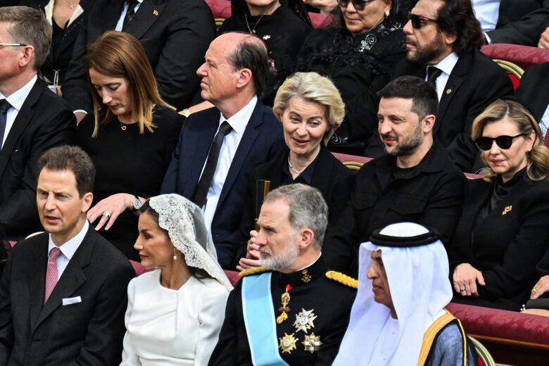 León XIV emprende su pontificado con un llamamiento a la paz en el mundo y a la unidad