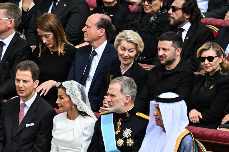 León XIV emprende su pontificado con un llamamiento a la paz en el mundo y a la unidad