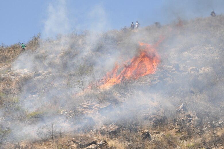 Afines a Evo Morales y la Policía se enfrentan en un operativo de desbloqueo de carreteras