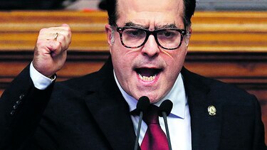 Cuestionan movidas de Goldman Sachs