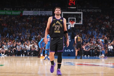 Luka Doncic estaría de vuelta en España para tratarse lesión en el isquitibial, según ESPN