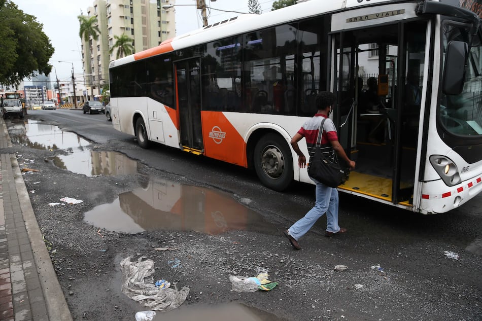 Diez empresas acaparan $1,392 millones en el MOP, el 71.9% del monto de las obras