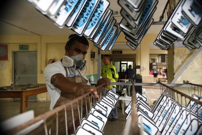 ATTT en espera de refrendo para la confección de nuevas placas quinquenales para vehículos