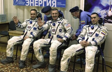 Astronautas de Rusia y EU parten a la estación espacial internacional