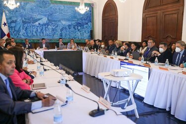 Presidente aprueba  ampliar el programa MedicSol a 98 fármacos