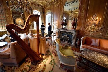 La subasta de mobiliario del hotel Ritz de París desata pasiones