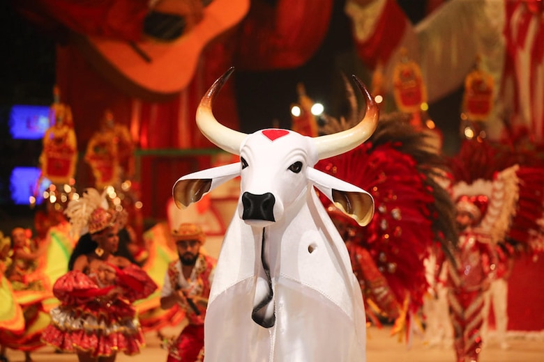 Un desfile que exalta la diversidad del pueblo del bosque conquista el carnaval amazónico