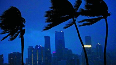 Irma golpea Cuba y enfila hacia Florida