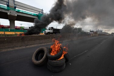 Se paraliza el transporte terrestre y el comercio con Centroamérica