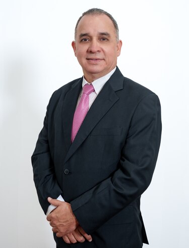 Sucre Arias Reyes da la bienvenida al Lic. Iván Guerra como nuevo abogado asociado