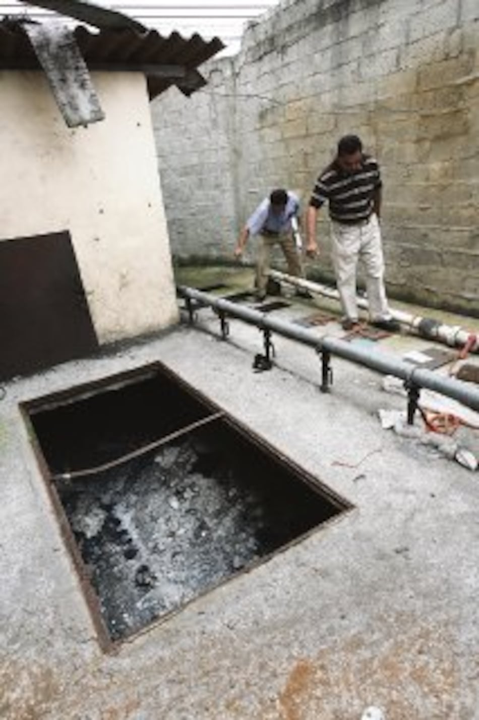 Los intoxicados en el tanque séptico