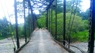 Viejo puente colgante entre Remedios y Las Lajas, en mal estado
