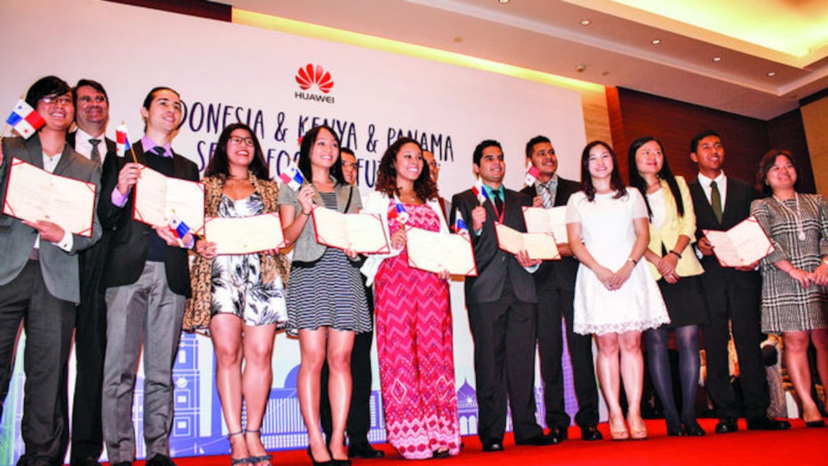 DELEGACIÓN. José Luis Yau, José Francisco Herazo, Brenda Merel, Ana Isabel Lau, Agustín Carrera, Tania Morgan, Erick Barrios, Carlos Jaén, Luis Córdova y Juan Carlo