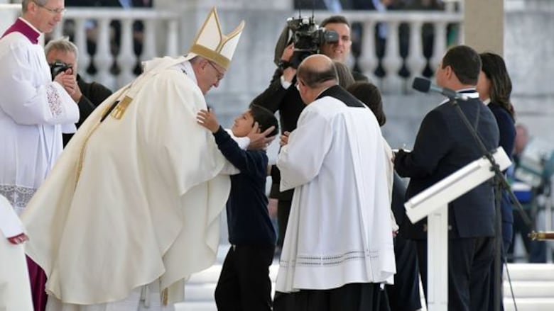 Papa Francisco convierte en santos a dos pastorcitos de Fátima