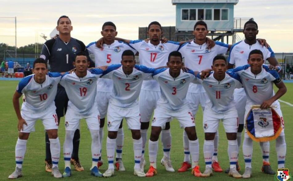 Panamá derrota a El Salvador y acaricia la clasificación al Mundial