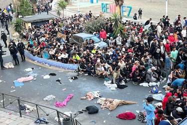Las imágenes de la tensión durante el intento de desalojo de miles de migrantes de las playas de Ceuta