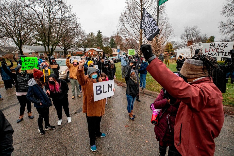 Muerte de un afroamericano desarmado a manos de un policía indigna de nuevo a Estados Unidos