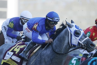 Medina Spirit, con la monta de Johnny Velásquez, le brinda a Baffert el récord de victorias en el Derby de Kentucky
