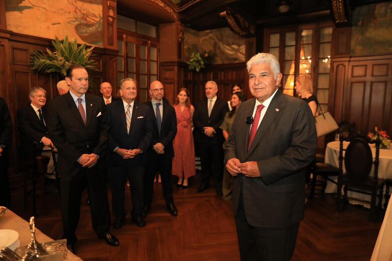 Encuentro en Panamá reúne a Mulino, expresidentes latinoamericanos y a la hija de María Corina Machado