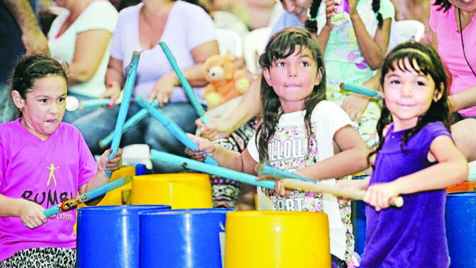 AL RITMO DE LOS TAMBORES