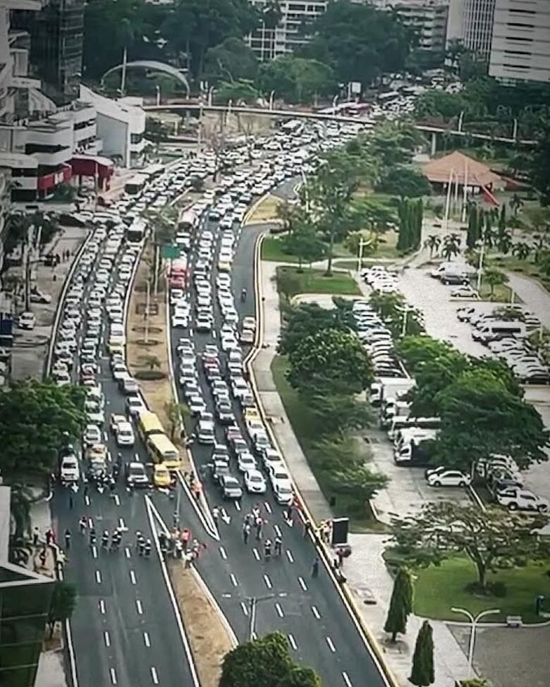 Obreros del Suntracs cierran varias vías de la ciudad y el interior del país