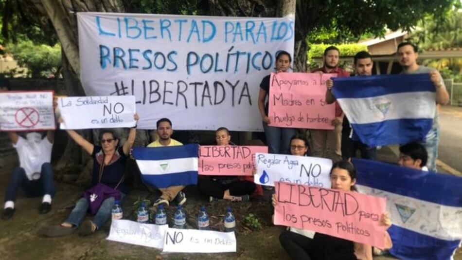Policía asedia a feligreses que apoyan a opositores en huelga de hambre